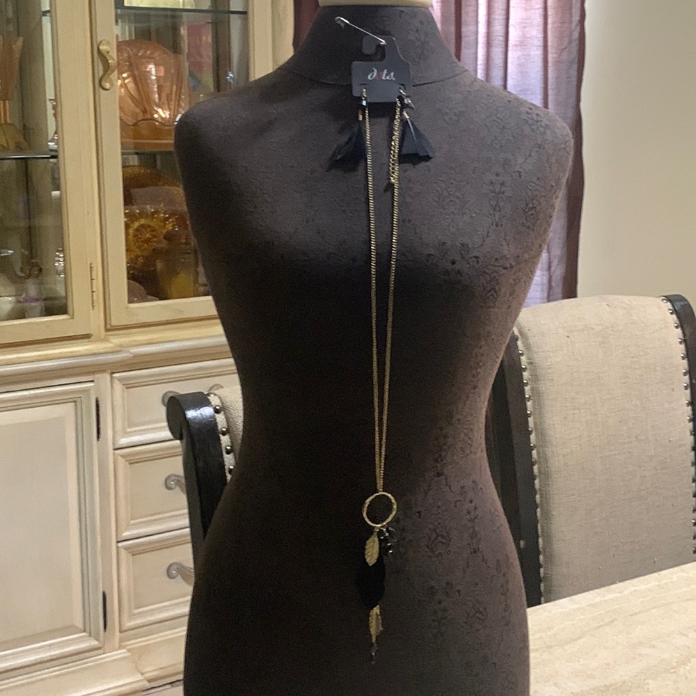 Necklace and earring in new condition